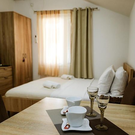 Apartments Djukic Tivat Ngoại thất bức ảnh
