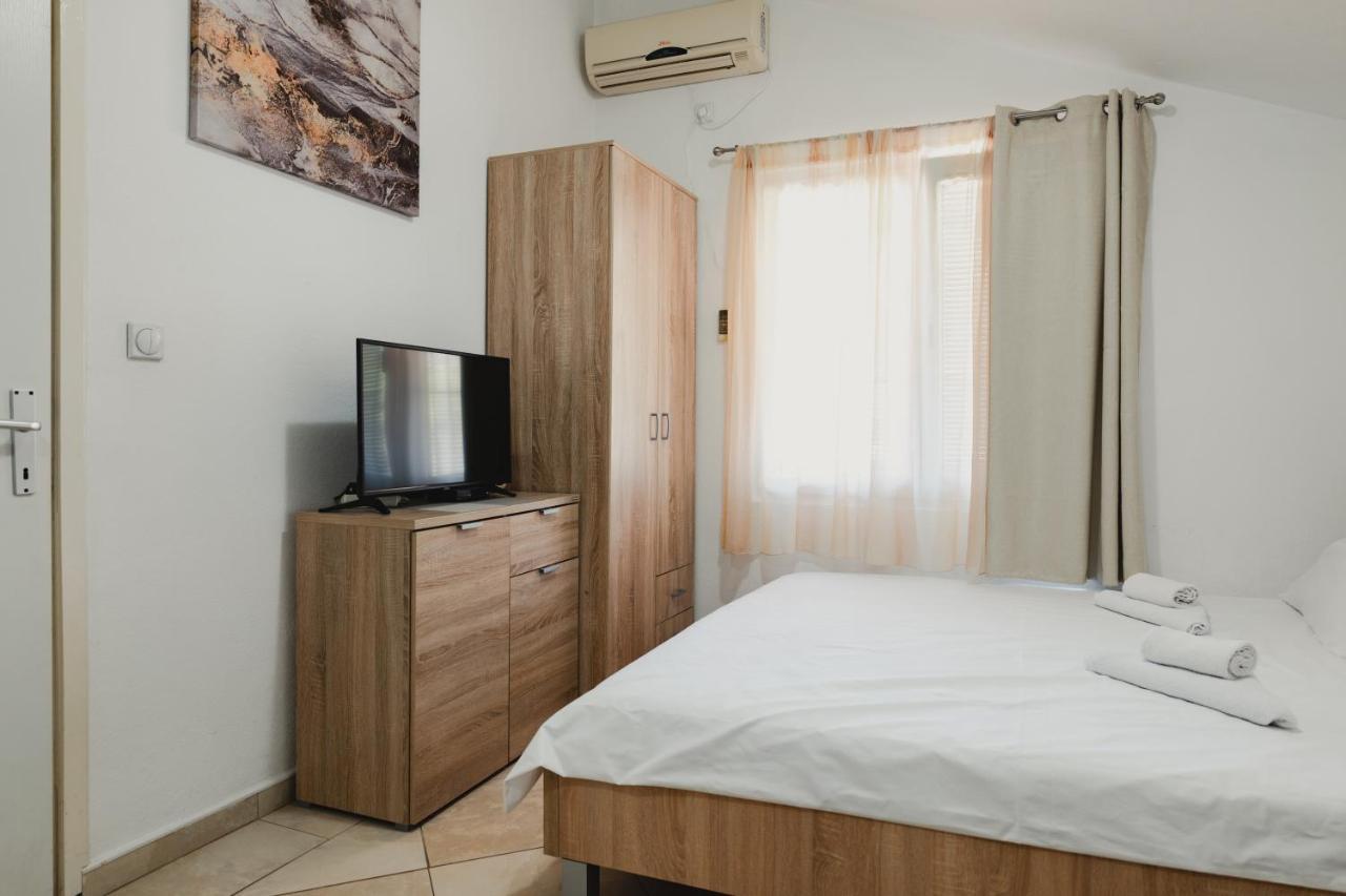 Apartments Djukic Tivat Ngoại thất bức ảnh