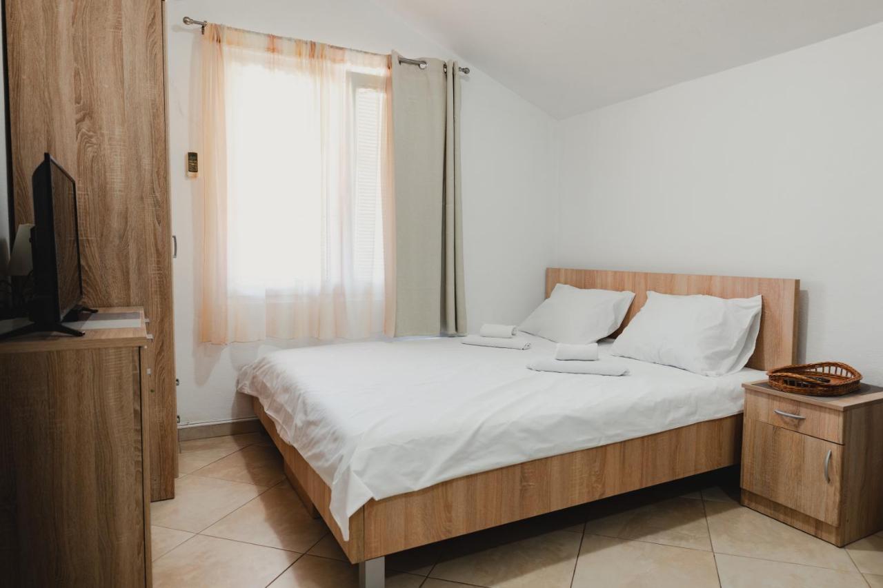 Apartments Djukic Tivat Ngoại thất bức ảnh