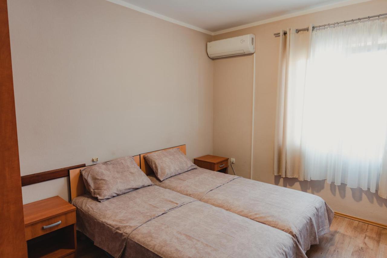 Apartments Djukic Tivat Ngoại thất bức ảnh