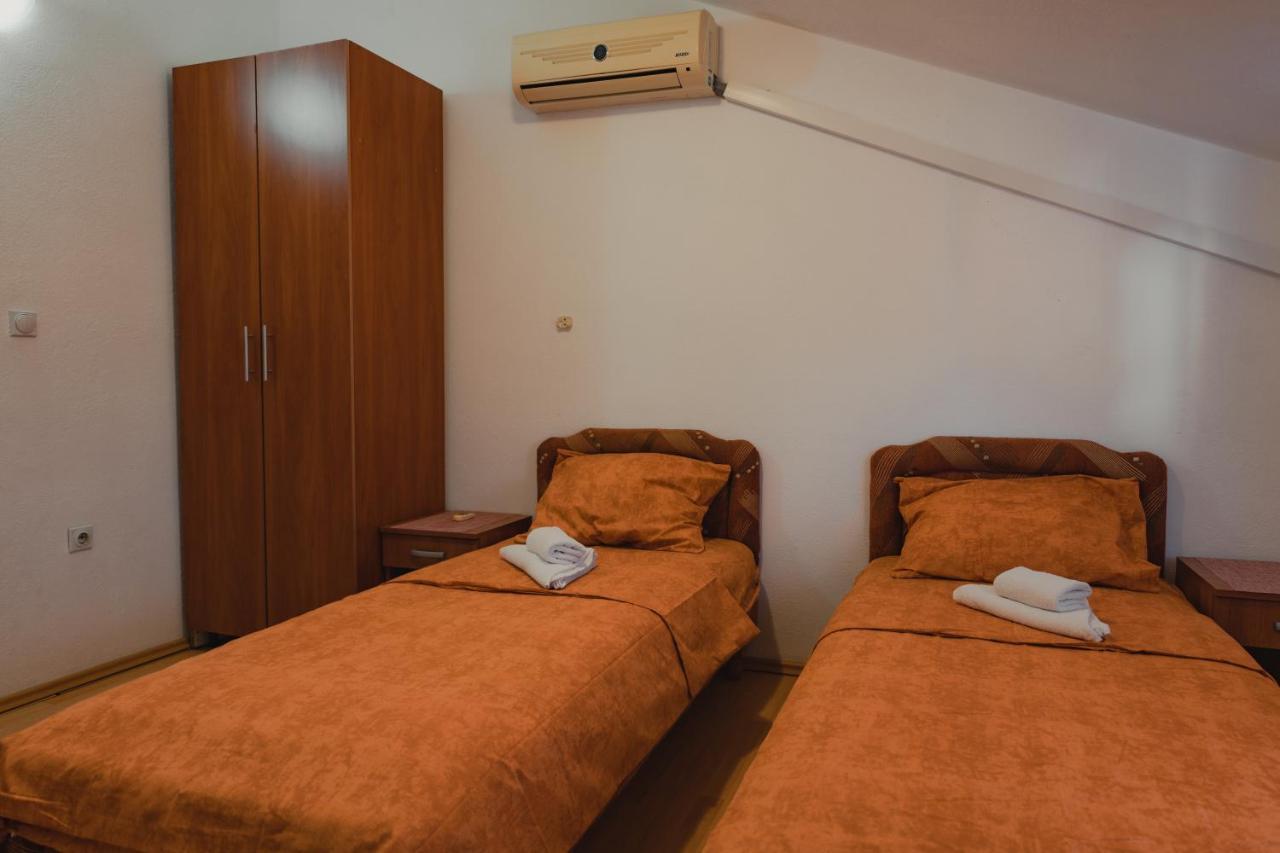 Apartments Djukic Tivat Ngoại thất bức ảnh