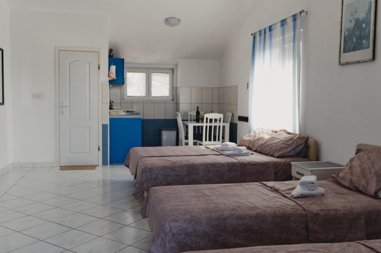 Apartments Djukic Tivat Ngoại thất bức ảnh