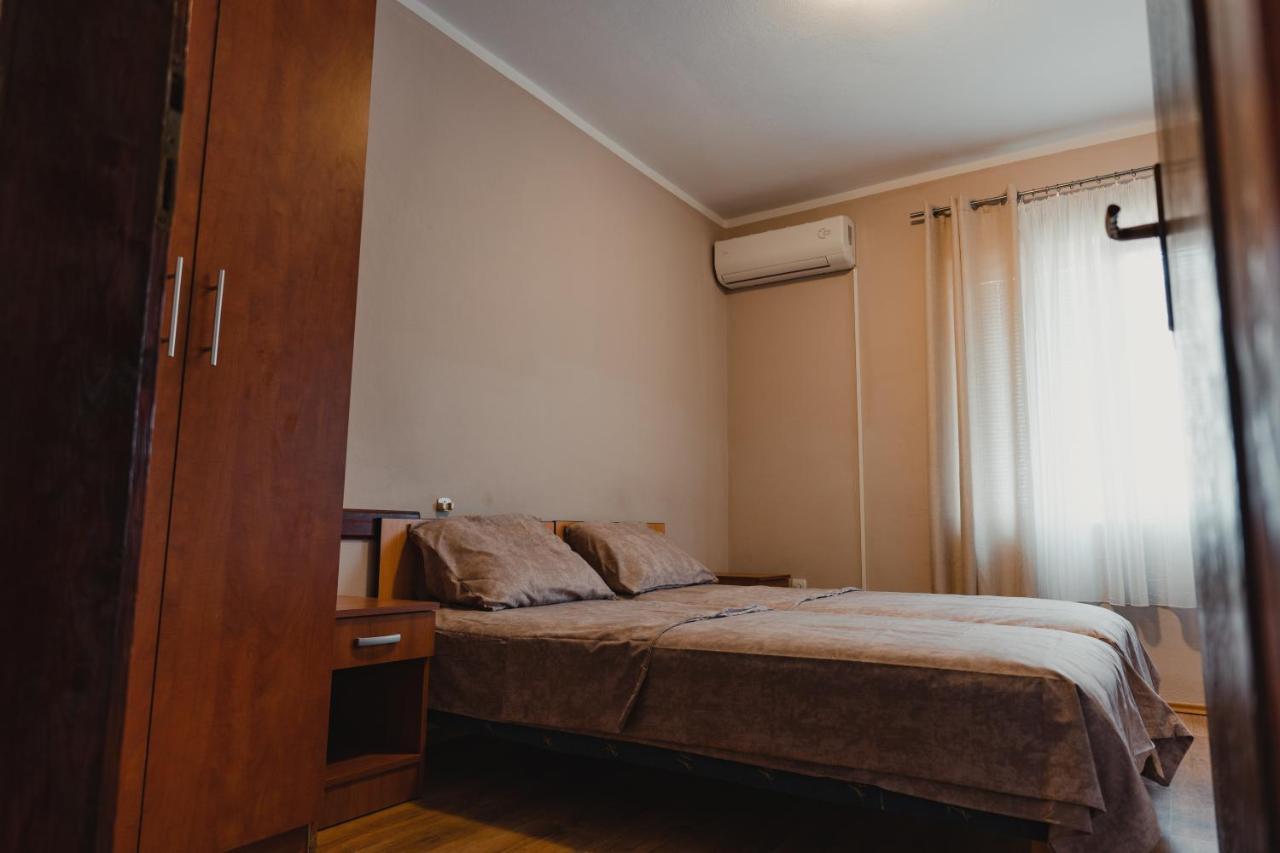 Apartments Djukic Tivat Ngoại thất bức ảnh