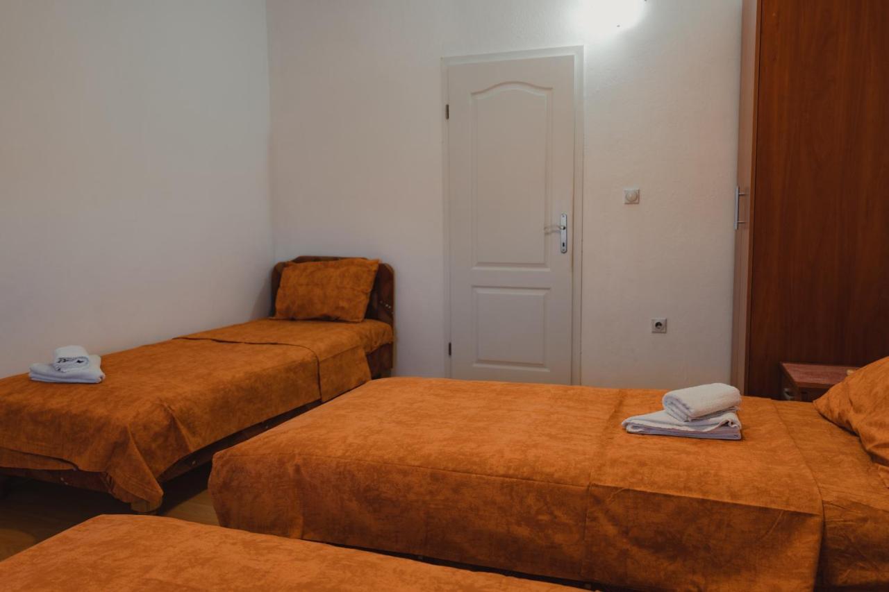 Apartments Djukic Tivat Ngoại thất bức ảnh