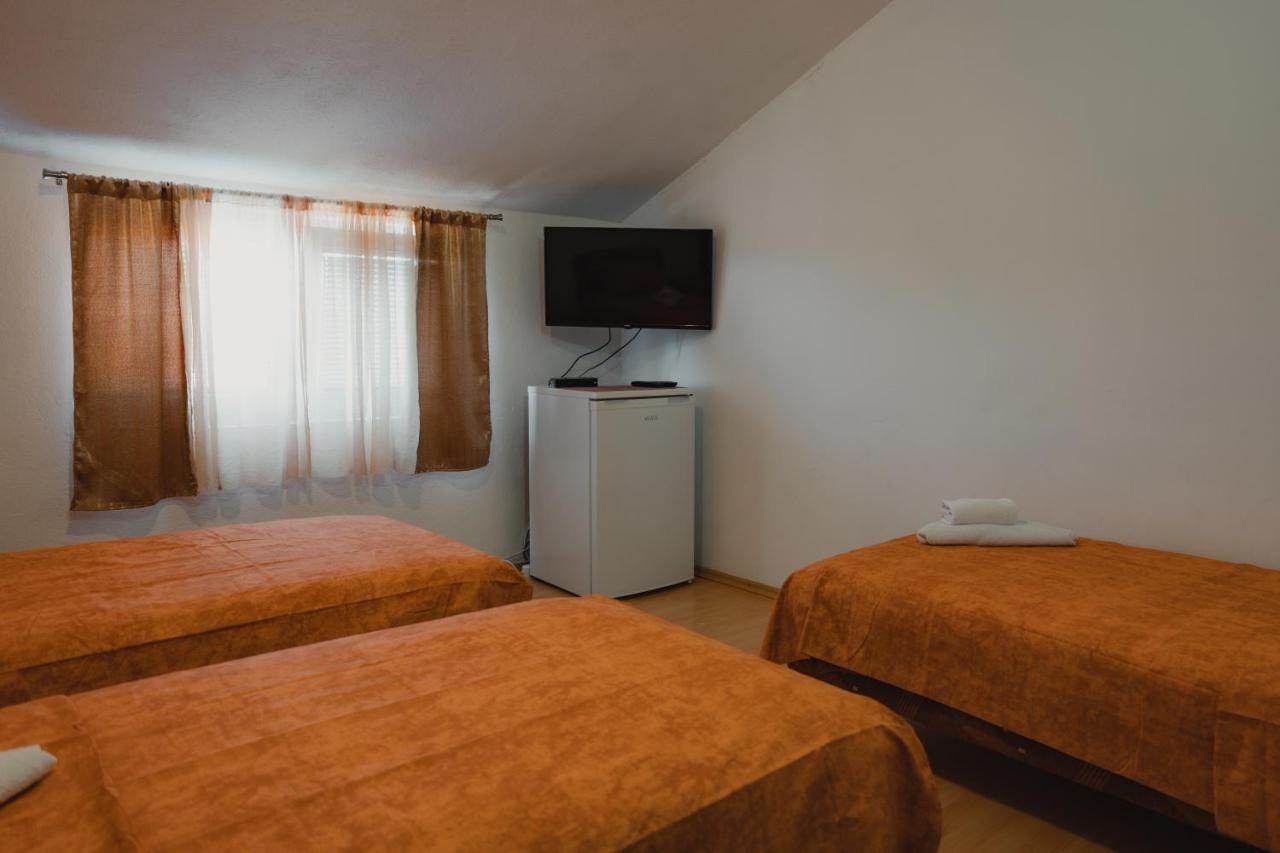 Apartments Djukic Tivat Ngoại thất bức ảnh