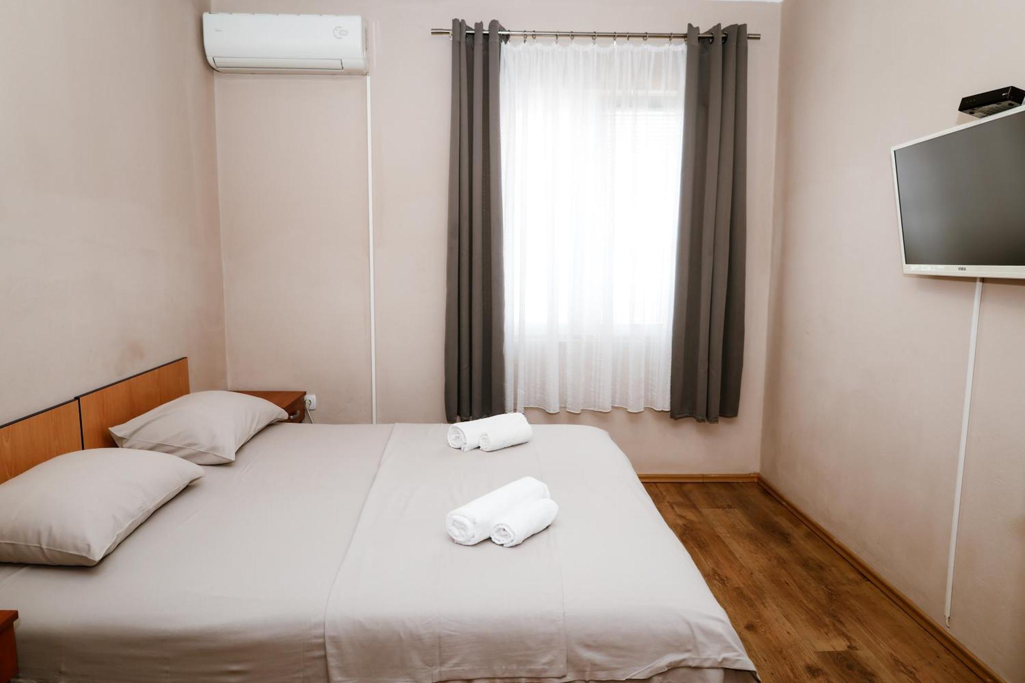 Apartments Djukic Tivat Ngoại thất bức ảnh
