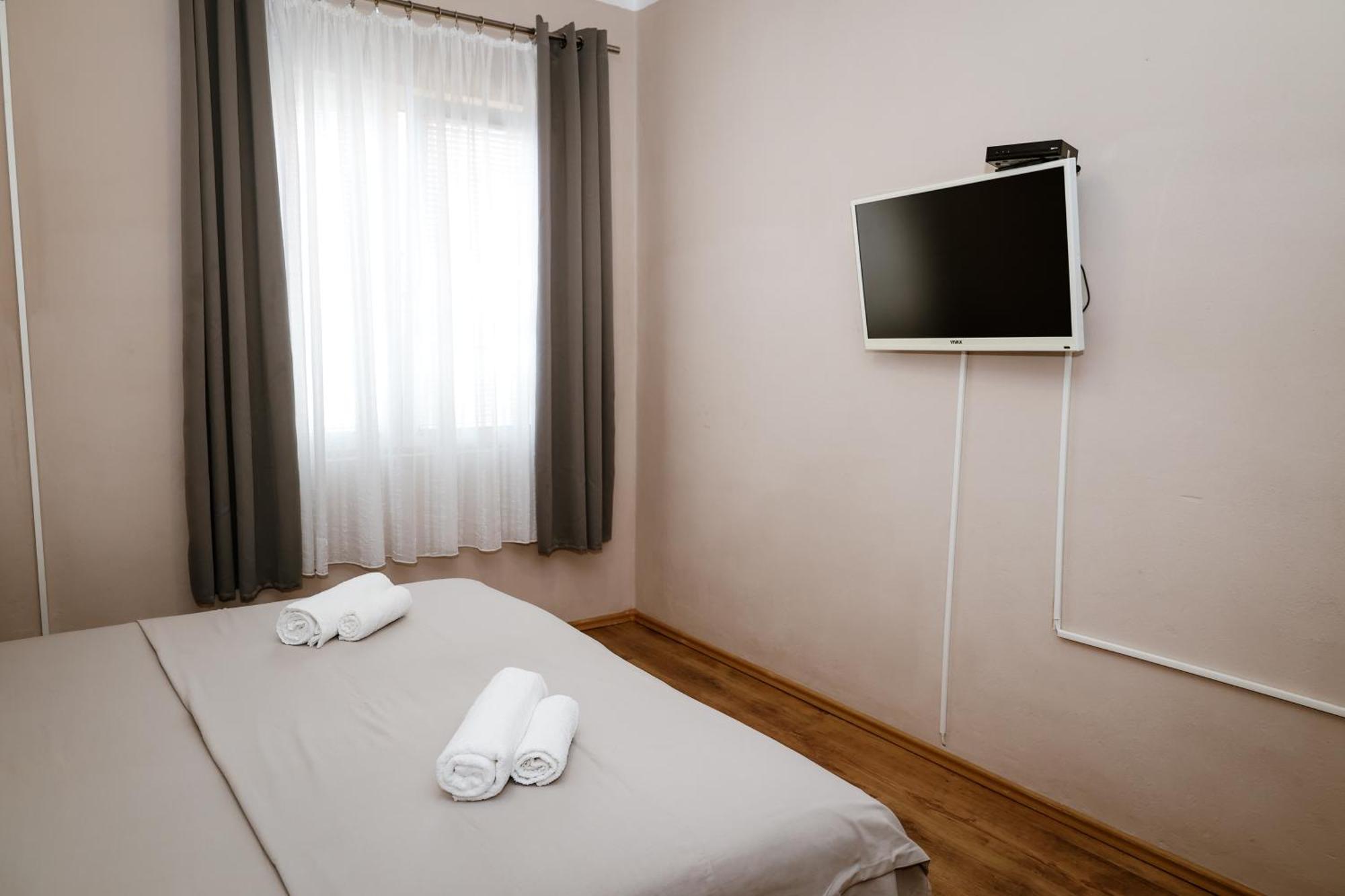 Apartments Djukic Tivat Ngoại thất bức ảnh