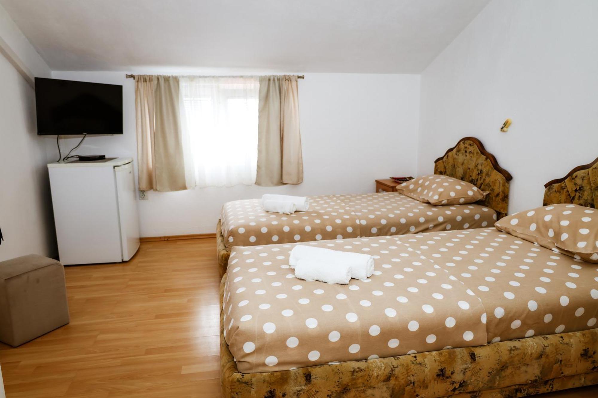 Apartments Djukic Tivat Ngoại thất bức ảnh