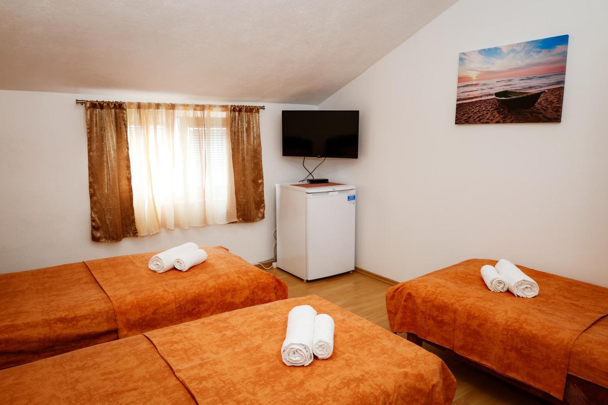 Apartments Djukic Tivat Ngoại thất bức ảnh