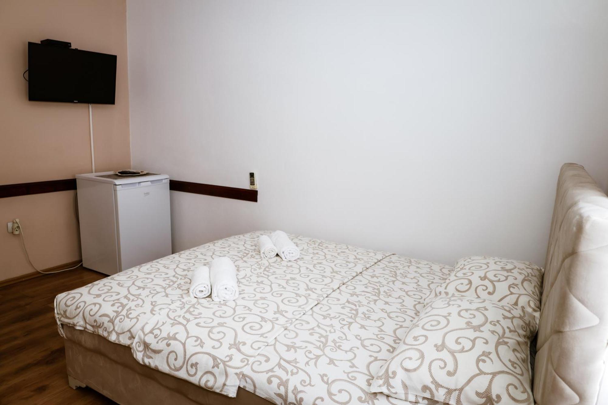 Apartments Djukic Tivat Ngoại thất bức ảnh