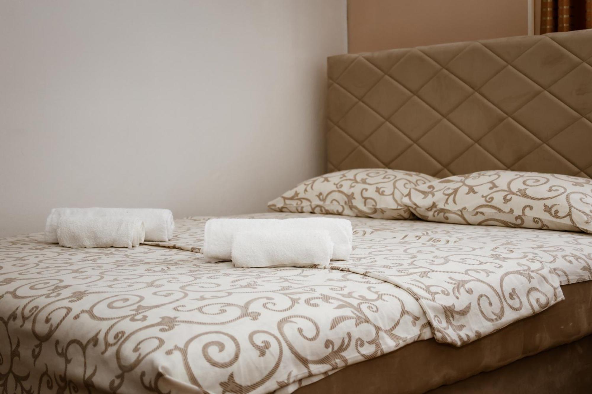 Apartments Djukic Tivat Ngoại thất bức ảnh