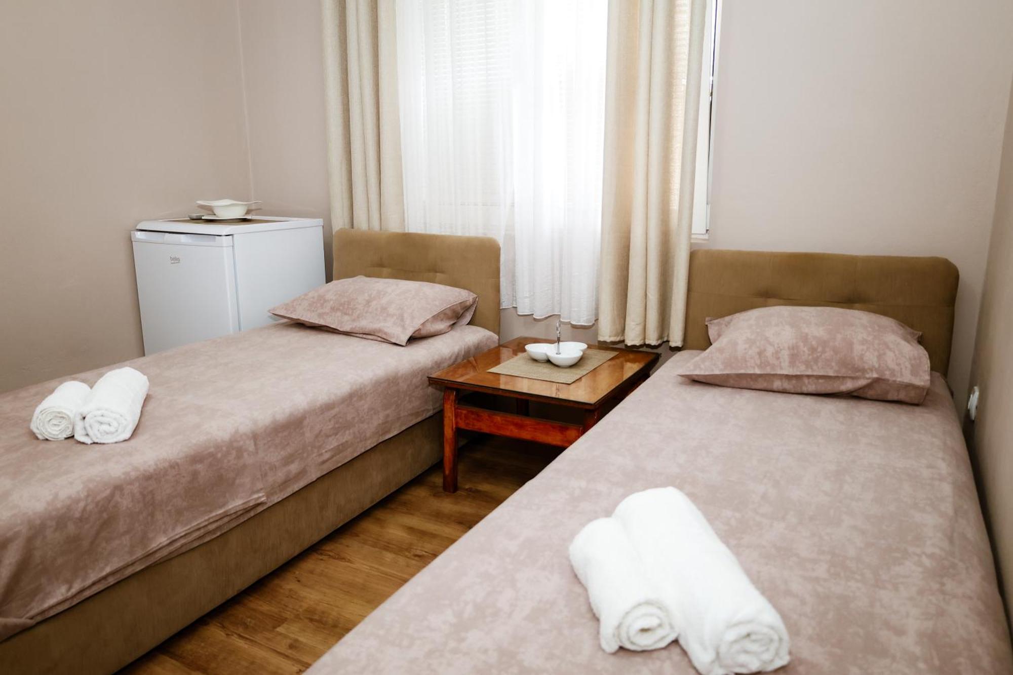 Apartments Djukic Tivat Ngoại thất bức ảnh