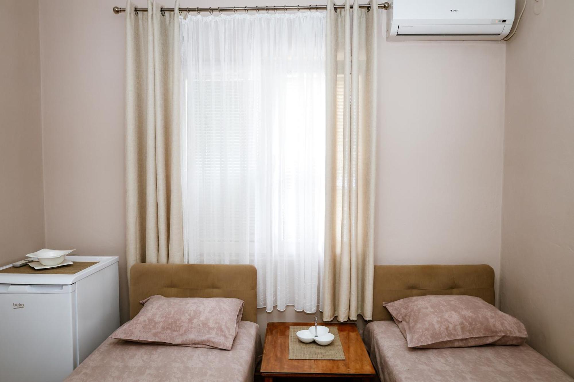 Apartments Djukic Tivat Ngoại thất bức ảnh