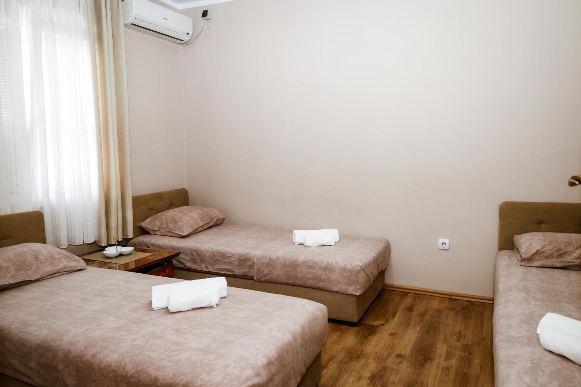 Apartments Djukic Tivat Ngoại thất bức ảnh