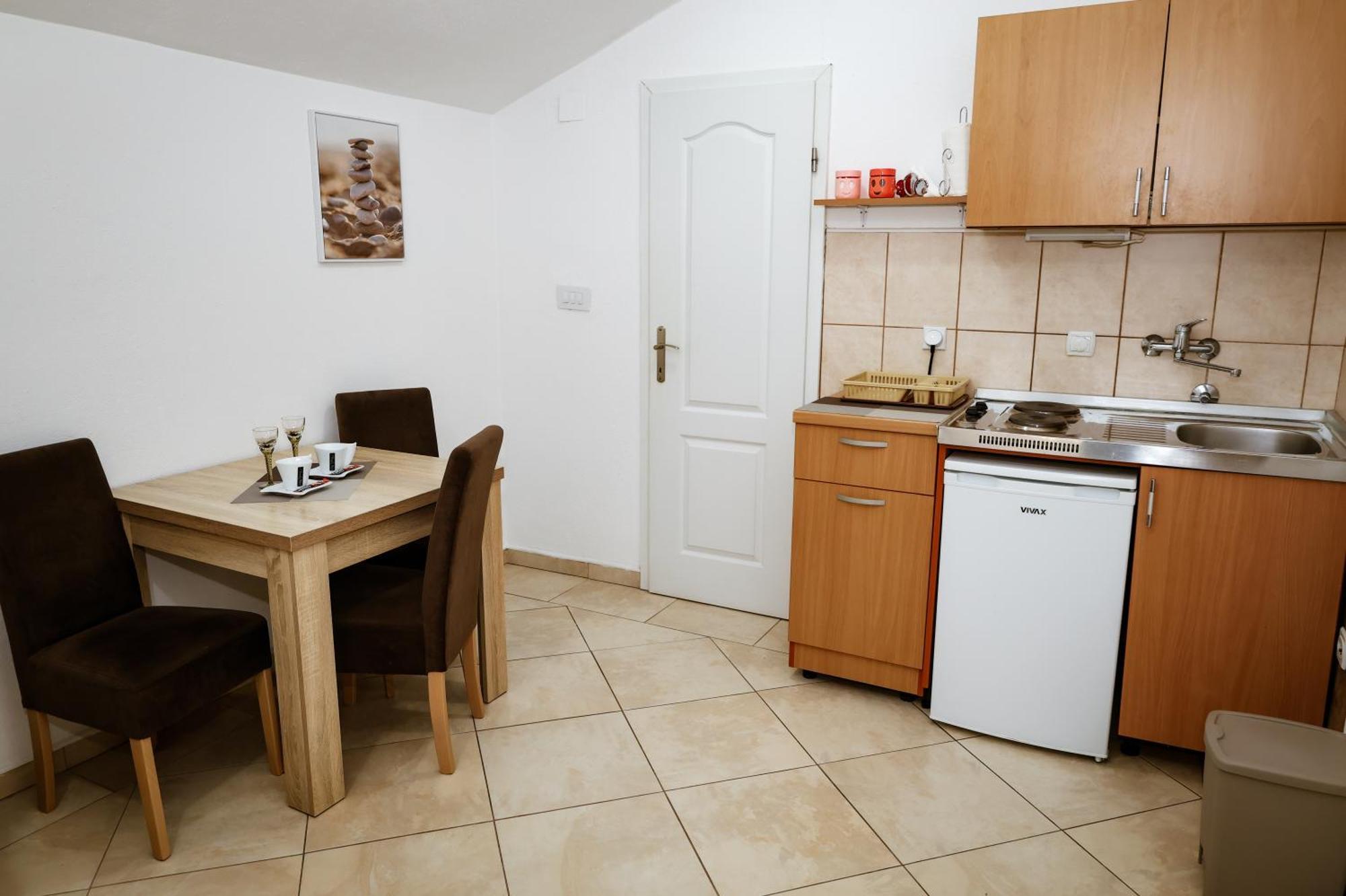 Apartments Djukic Tivat Ngoại thất bức ảnh