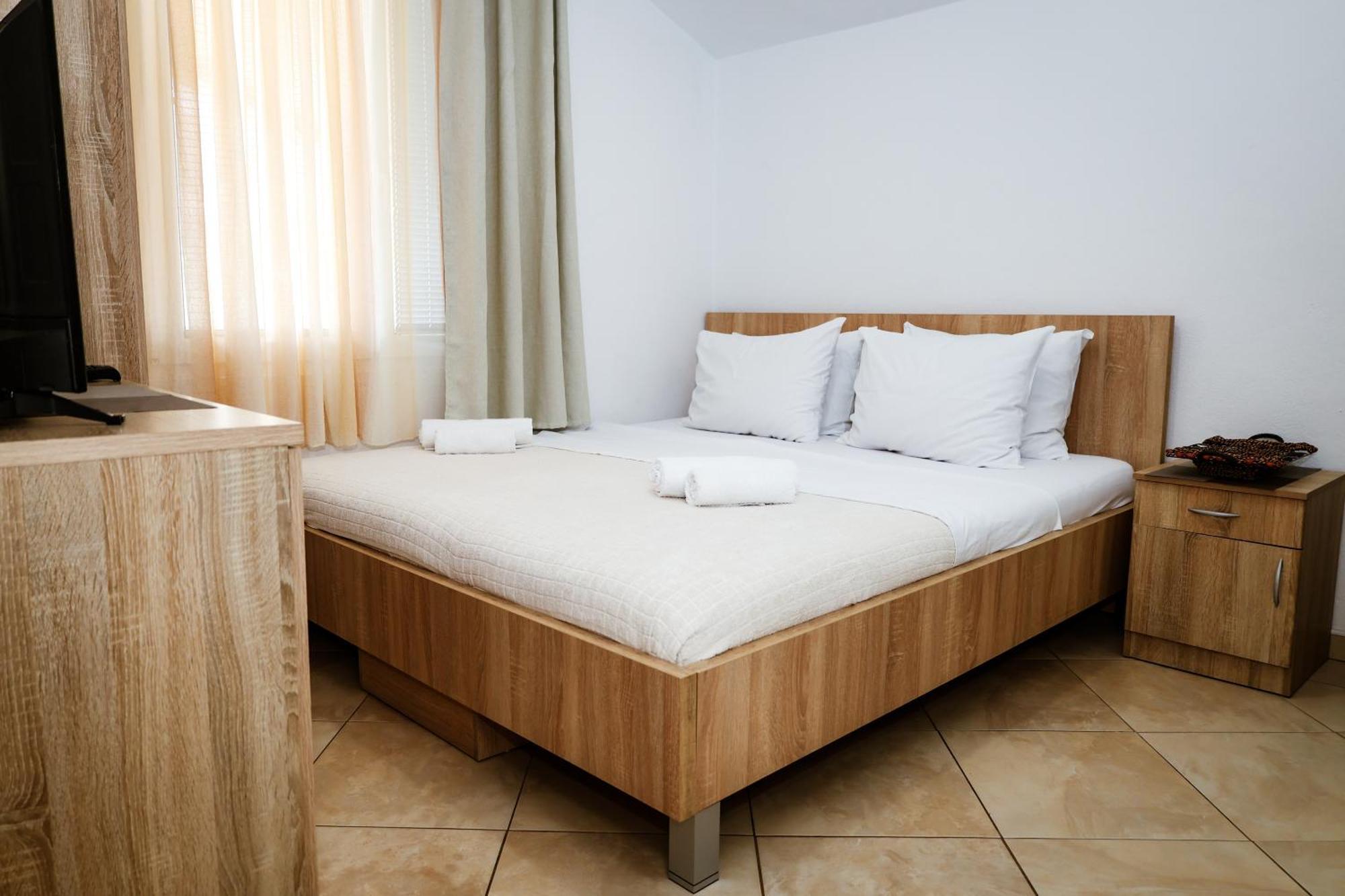 Apartments Djukic Tivat Ngoại thất bức ảnh