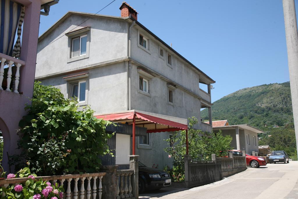 Apartments Djukic Tivat Ngoại thất bức ảnh