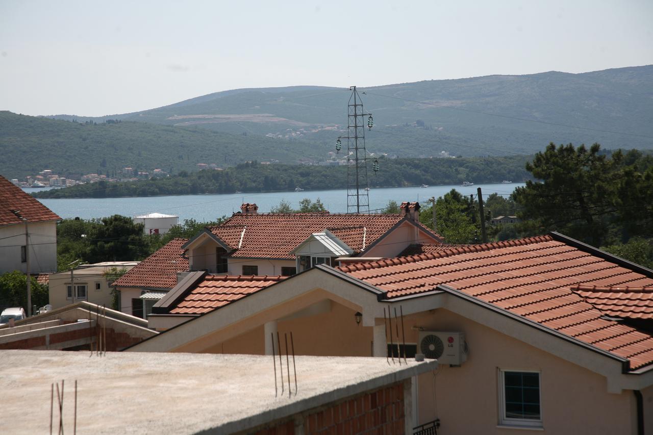 Apartments Djukic Tivat Ngoại thất bức ảnh